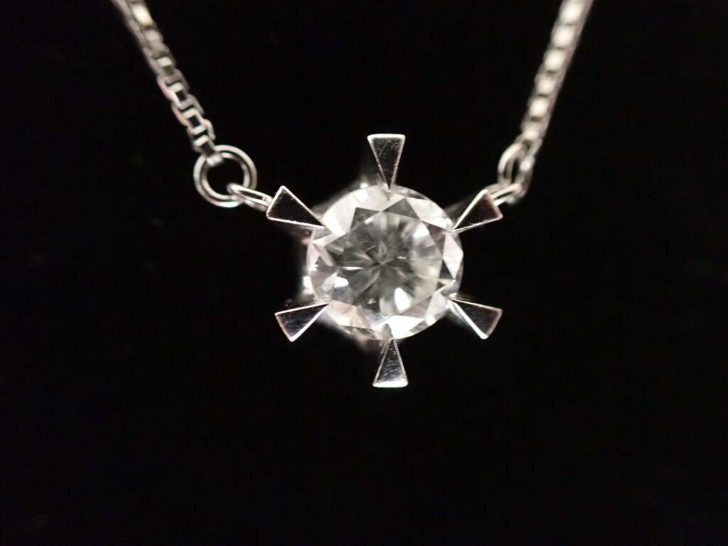 ダイヤモンドのネックレス